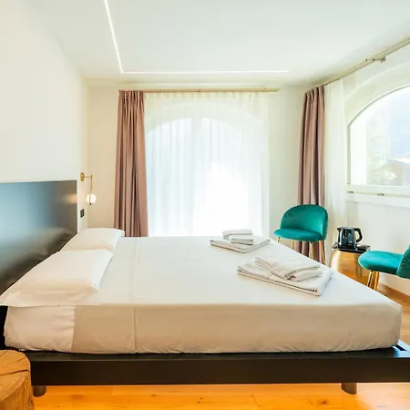 Amabile Hotel *